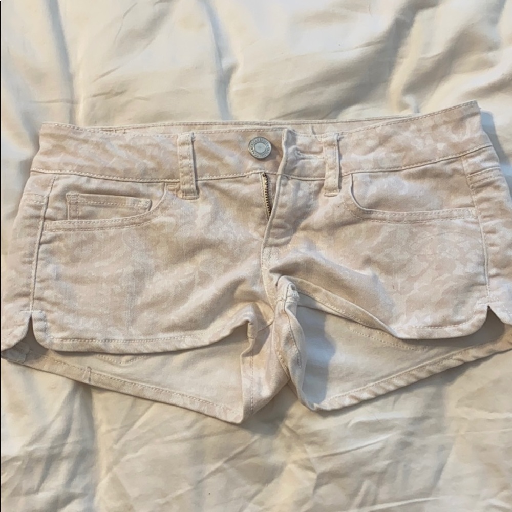 White American Eagle shorts
